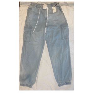 Light wash jogger jeans